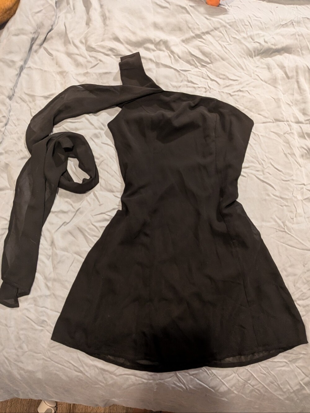 Commense Black One-Shoulder Mini Dress with Draped Sleeve